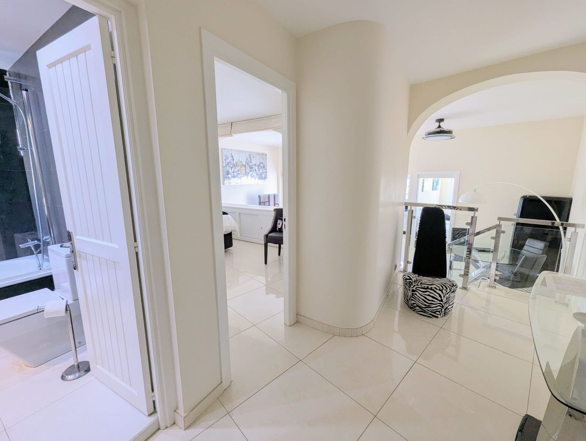 fc61eabfb0b8a15a0e27ea109dab0b7a - 18