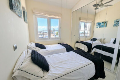 fc61eabfb0b8a15a0e27ea109dab0b7a - 32