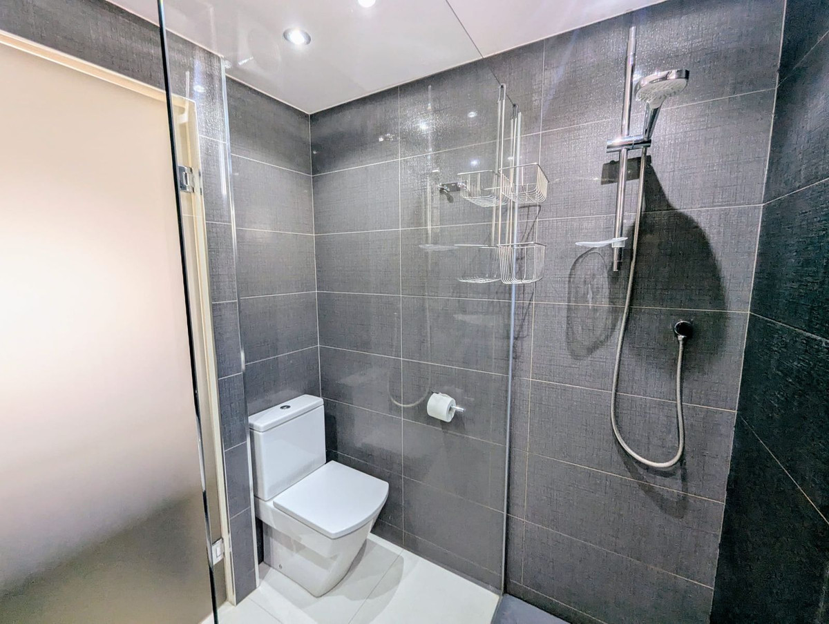 fc61eabfb0b8a15a0e27ea109dab0b7a - 34