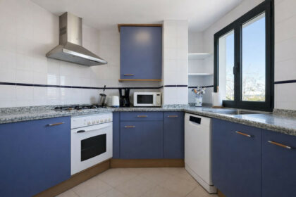 fcd9541c67c1a9cf675cb38fbb3e0c77 - 18