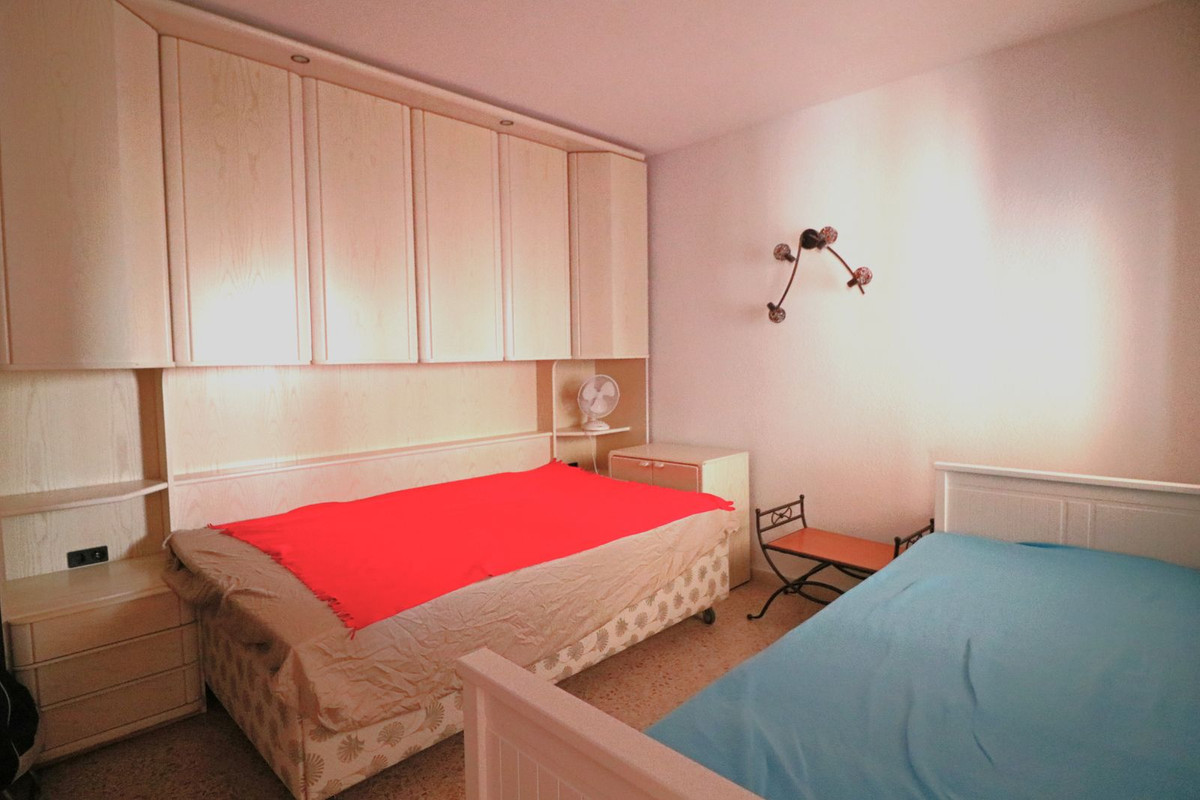 ffd4e7f754e9a535692c2fb6dc90e55c - 16