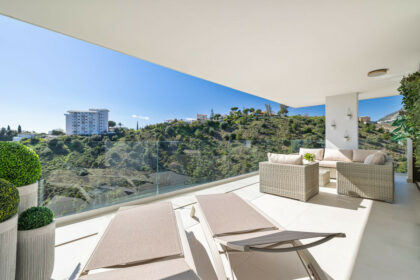 001903c647c8a04b1097bfb066a9252d - 14