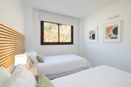 001903c647c8a04b1097bfb066a9252d - 15