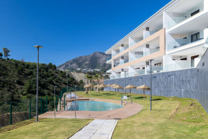 001903c647c8a04b1097bfb066a9252d - 20