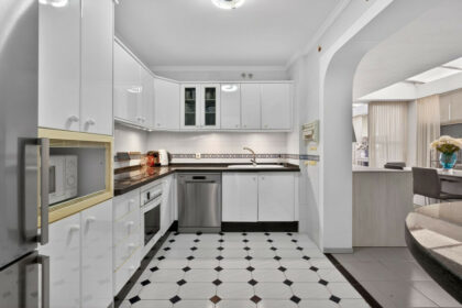 00591bf89afb24f055b0b2138ffcbb96 - 13