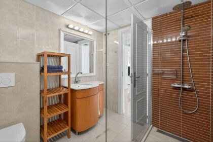 00591bf89afb24f055b0b2138ffcbb96 - 22