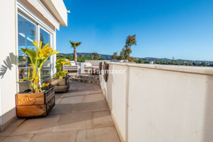 005e57be1152a151a454c8f6b2419fcc - 32