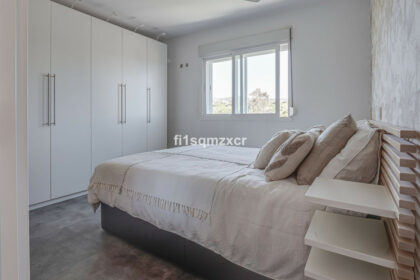 005e57be1152a151a454c8f6b2419fcc - 51