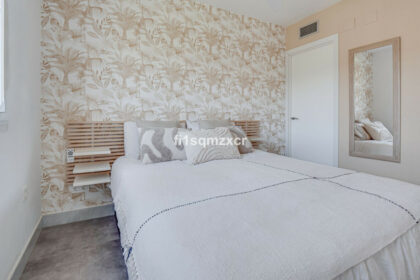 005e57be1152a151a454c8f6b2419fcc - 53