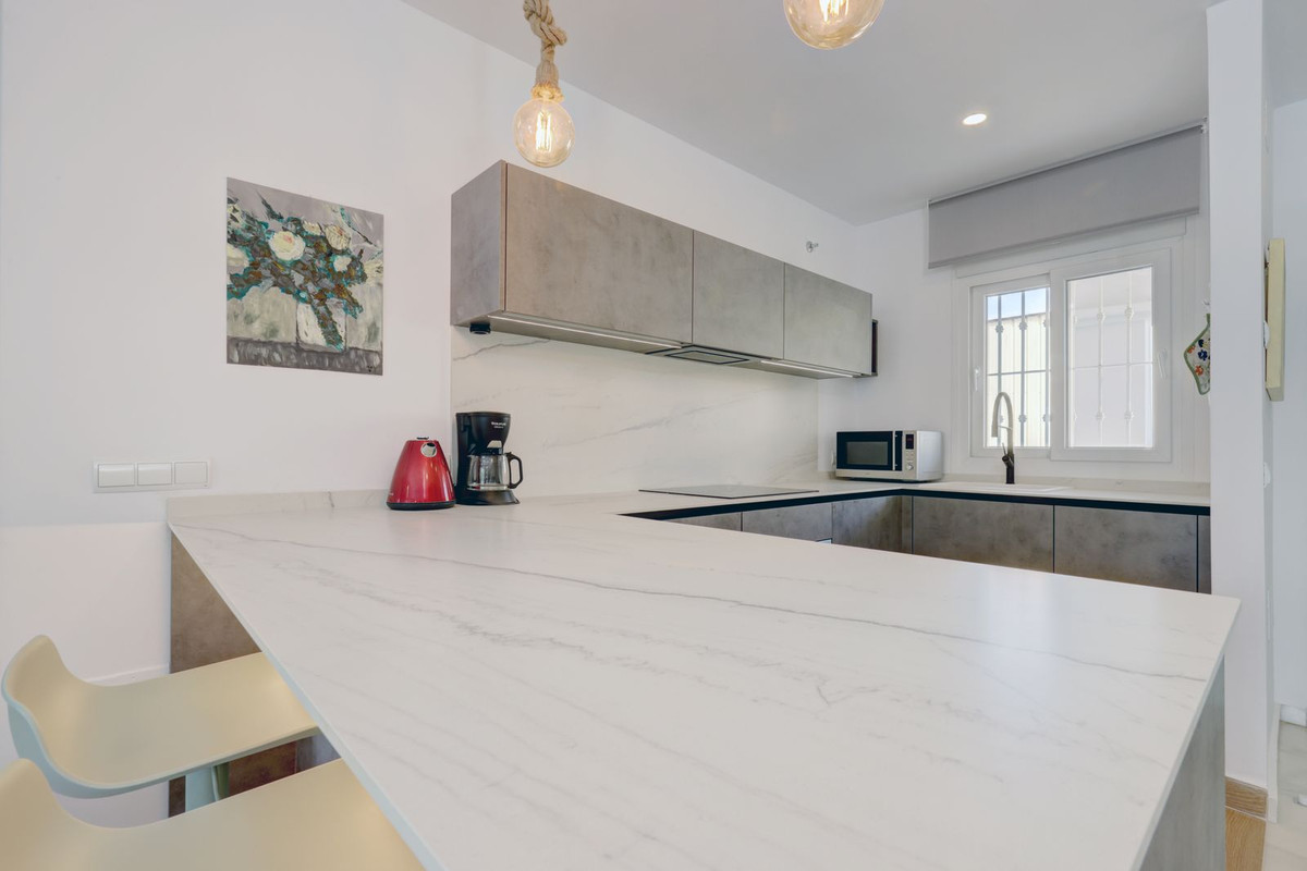 00c2df6a868db9c2b88a4bee29d83328 - 22