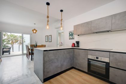 00c2df6a868db9c2b88a4bee29d83328 - 23