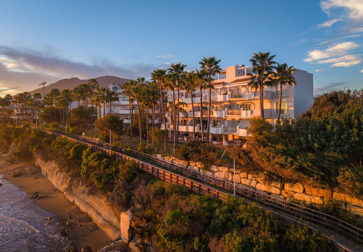 00c2df6a868db9c2b88a4bee29d83328 - 3