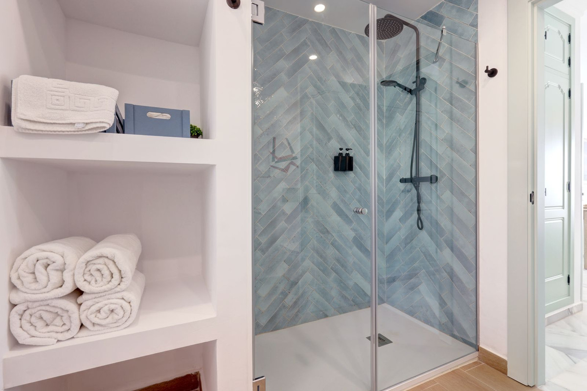 00c2df6a868db9c2b88a4bee29d83328 - 32