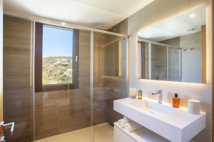 00dc26c3ab0e7b4160b06972fb3c26fa - 23