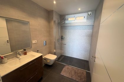 01479942838579a33790fae1a3b8b9f4 - 14