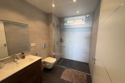 01479942838579a33790fae1a3b8b9f4 - 18