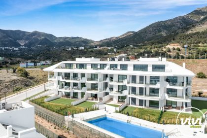 02370c46019bc9a746356a28d1355d7b - 12