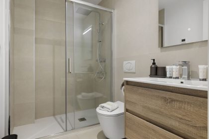 02370c46019bc9a746356a28d1355d7b - 18