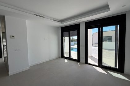 027bb5cf7e9bde7d5e6a8143434768a5 - 25