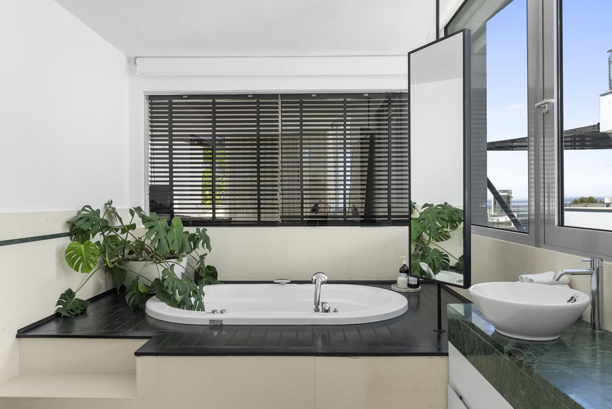 02e6cc7cd3bb0285cd04c3806c174c6c - 9