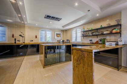 03d9e1ec1b88b3d5111a3820e07ccb73 - 13