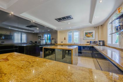 03d9e1ec1b88b3d5111a3820e07ccb73 - 15