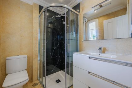 03d9e1ec1b88b3d5111a3820e07ccb73 - 17