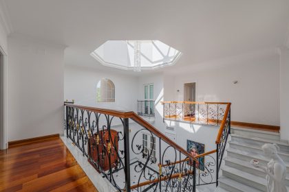 03d9e1ec1b88b3d5111a3820e07ccb73 - 18