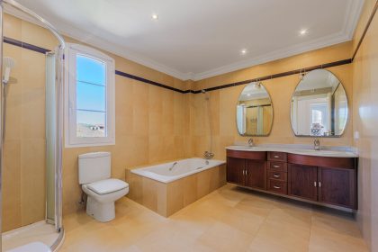 03d9e1ec1b88b3d5111a3820e07ccb73 - 21