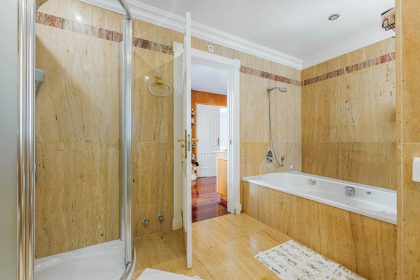 03d9e1ec1b88b3d5111a3820e07ccb73 - 30