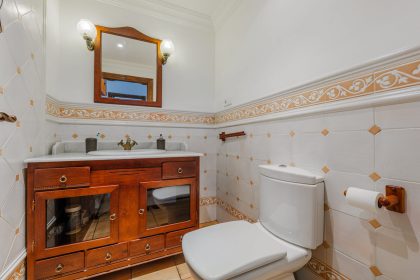 03d9e1ec1b88b3d5111a3820e07ccb73 - 39