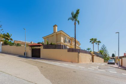 03d9e1ec1b88b3d5111a3820e07ccb73 - 59