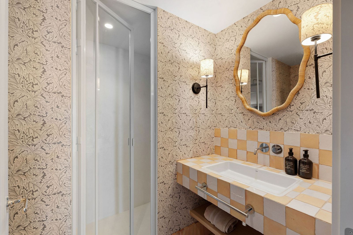 03db07ee1645e1f81e8c973898ee7b46 - 14