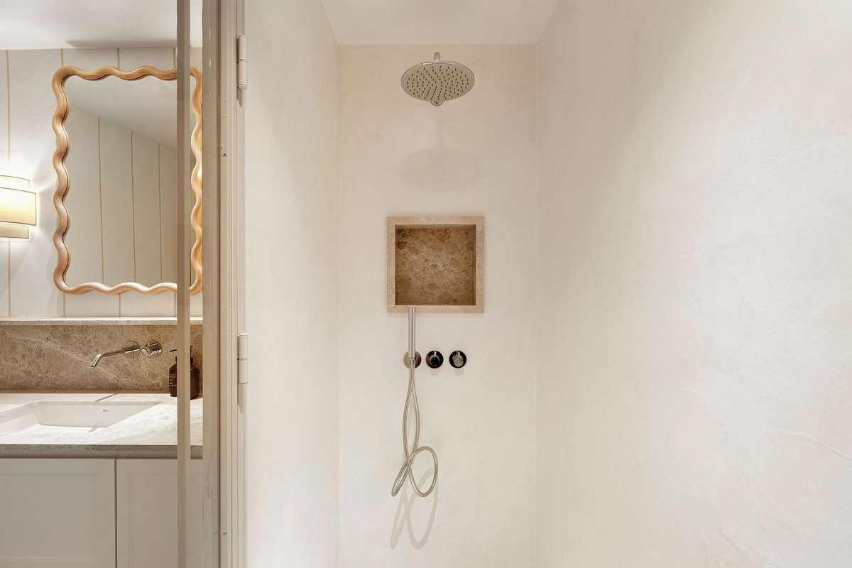 03db07ee1645e1f81e8c973898ee7b46 - 21