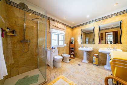 03f7847f7570062bd42847840e4cb6e2 - 47