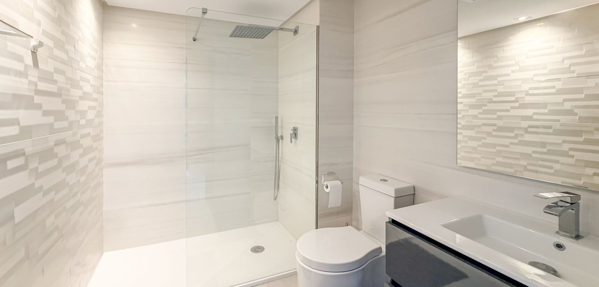 06e829cfd67d685092e47a4092fee221 - 15