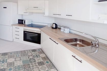 07a3ba8336a6fb15f48db62a42a3082e - 9