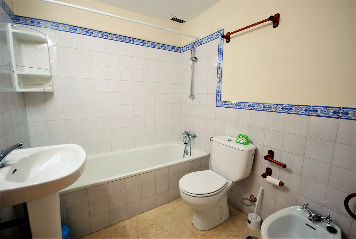 07ac7c78dce13d4604771e0f9dc9fa6e - 18