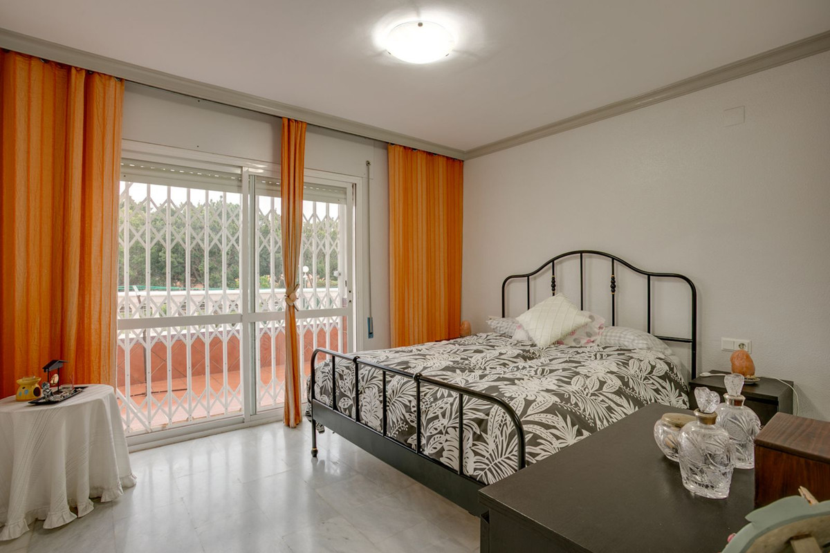 083061e0bd5a9d707b46a879633ce7ce - 10