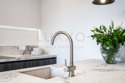 08e00fd32d23e02b7c7b0f474ab08a5e - 12