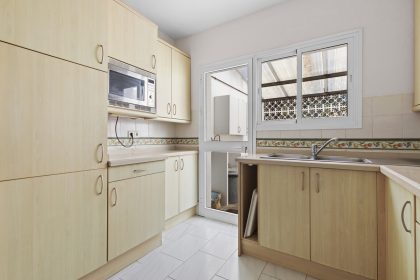 0982570053d742d534275ea7108dfae1 - 11