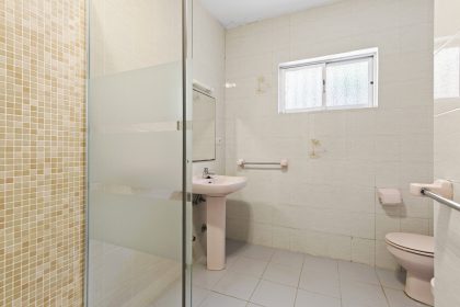 0982570053d742d534275ea7108dfae1 - 18