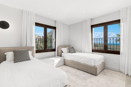 09fd9385bdf0b95a64aaeaafcf5efdc0 - 16