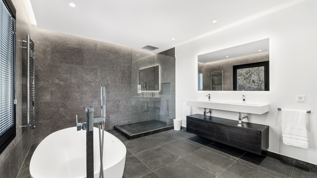 09fd9385bdf0b95a64aaeaafcf5efdc0 - 18