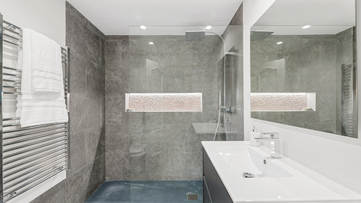 09fd9385bdf0b95a64aaeaafcf5efdc0 - 27