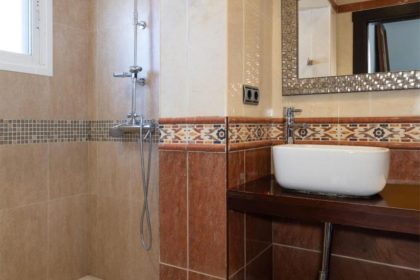 0a3e9633d7f4b68f0c9909a83fbdac2b - 12