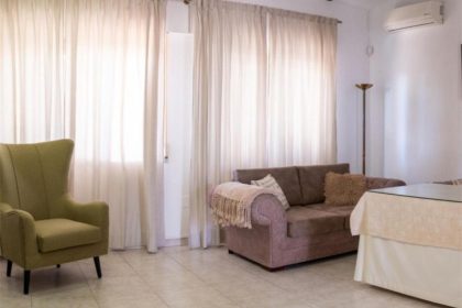 0a3e9633d7f4b68f0c9909a83fbdac2b - 18