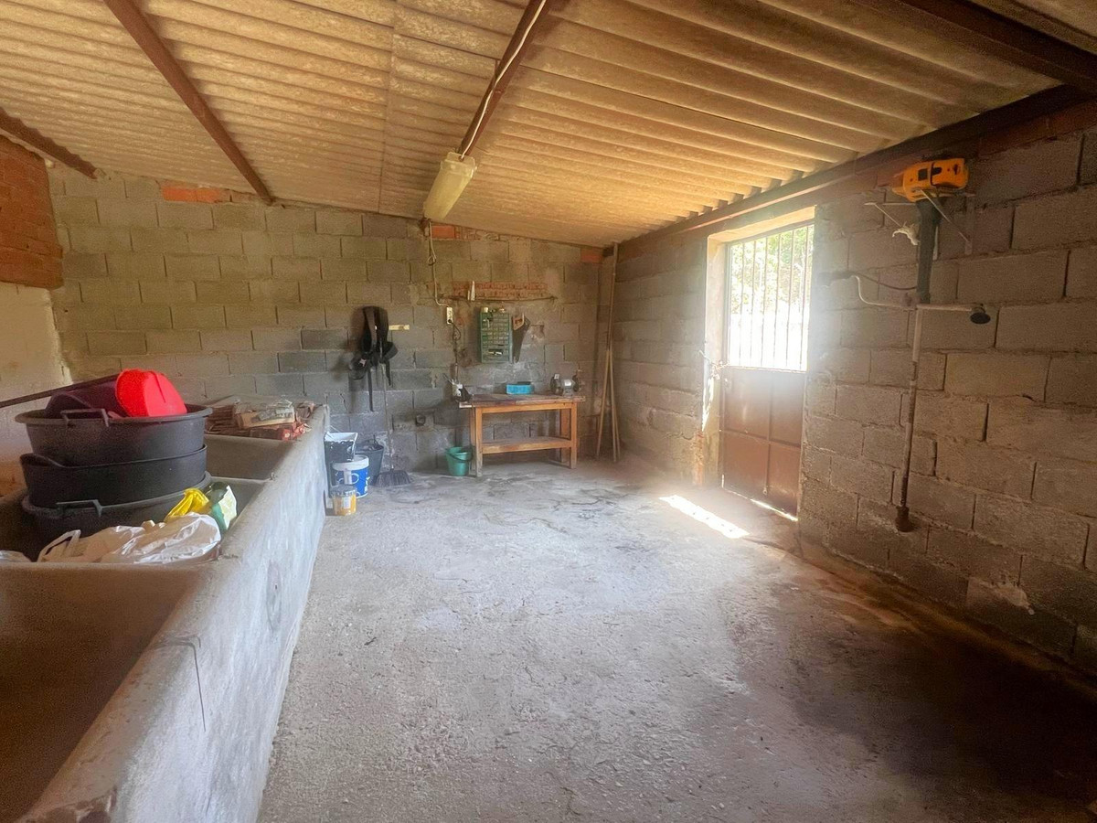 0ade56fb32f8d37afd4b8cdf97ad1845 - 16