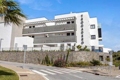 0b4c2100d1da5309b91eb863ba3a008b - 48