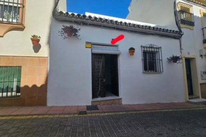 0b5a3ecc844e9e3161ef0c71519f483b - 1